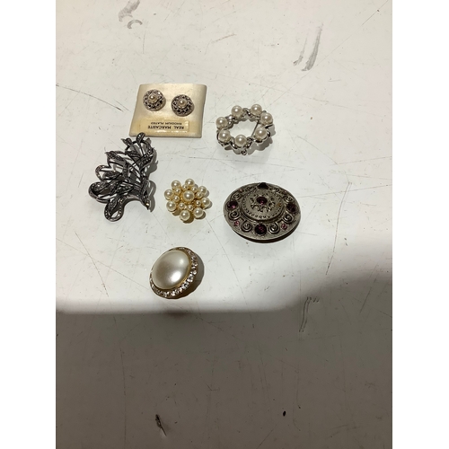 40 - Quantity of costume jewellery inc Marcasite earrings