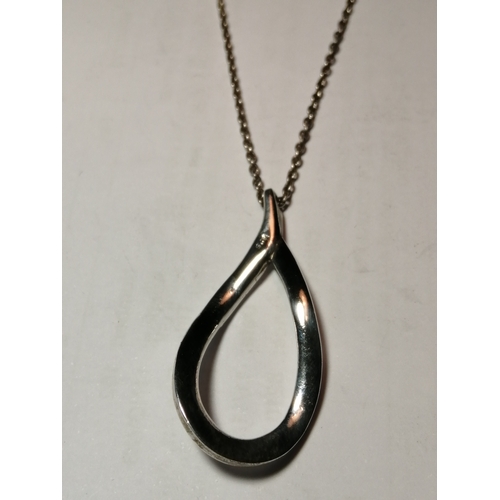 25A - Silver necklace with wishbone design pendant 9.33 grams