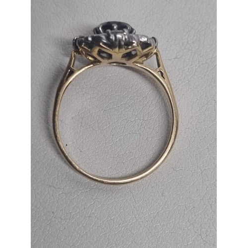 82 - 18ct gold ring with diamonds - size P - total weight 4.32g