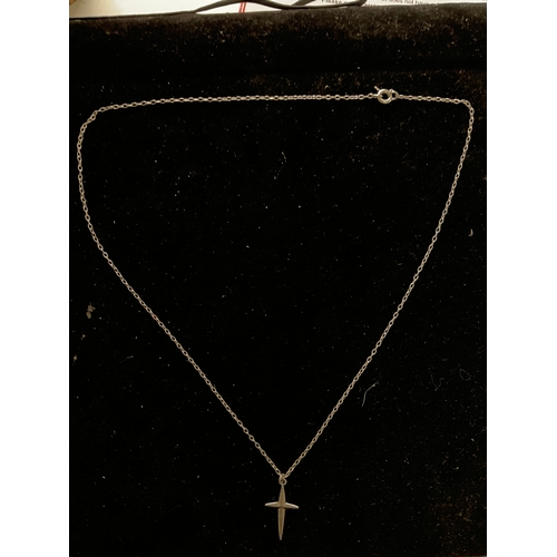 21B - Silver 925 cross necklace- 2.2g