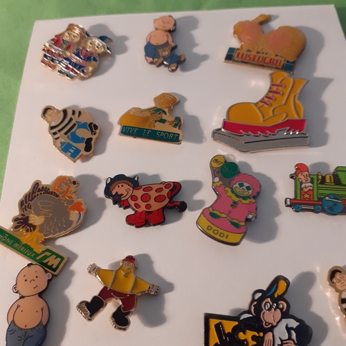 5 - Quantity of pin badge characters including Disney.