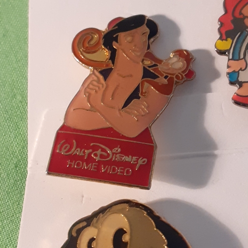 5 - Quantity of pin badge characters including Disney.