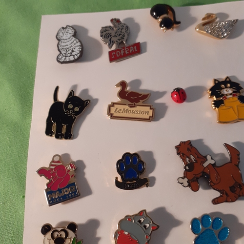 22 - Collection of mostly animal and animal related pin badges.