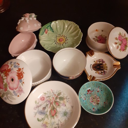 34 - Quantity of trinket dishes including Wedgwood,  Aynsley, Carltonware and others. Some lidded.