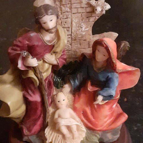 36 - 2 religious figurines. No damage