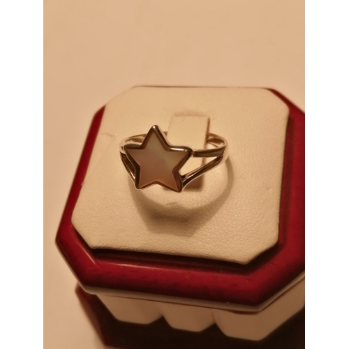 21A - Silver ring set with star shaped gemstone 2.83 grams Size P