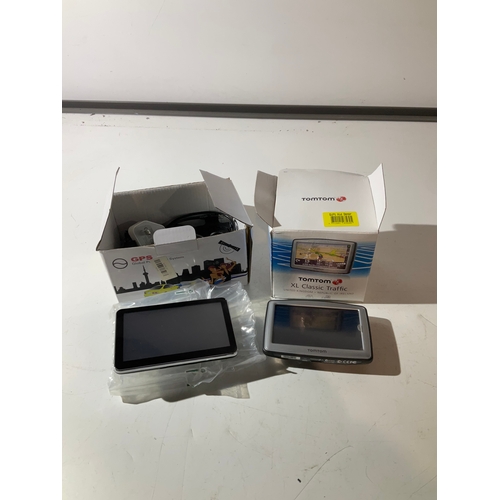 352 - Tomtom XL classic traffic and GPS satnav