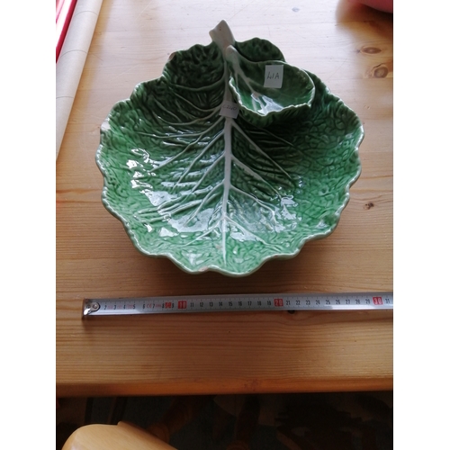 41A - Serving dish in the shape of a cabbage leaf (approx 30cm x 30cm)