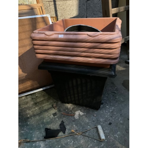 166 - Large quantity of garden flower pots and seed trays various sizes