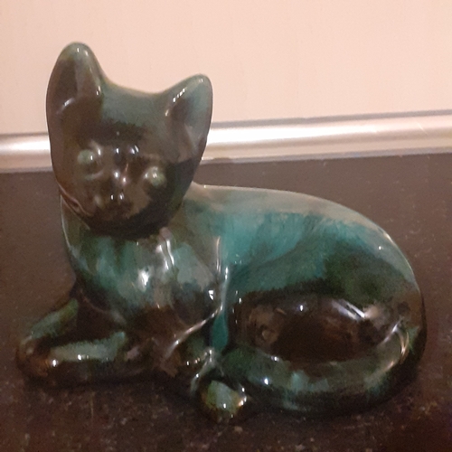 32 - Vintage blue mountain pottery cat.