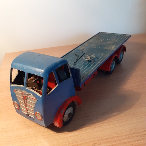 63 - Foden Shackleton clockwork mechanical flatbed diecast lorry. Sold as needing repair or spares. No ke... 