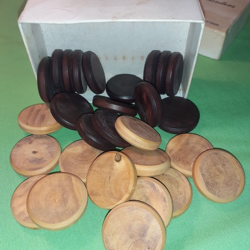 95 - Original vintage box of wooden backgammon pieces.