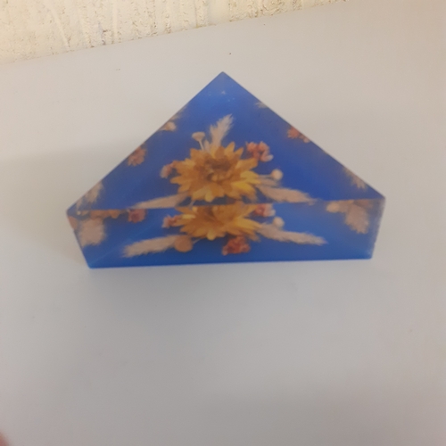 121 - Resin dried flower paperweight. Pyramid shape.