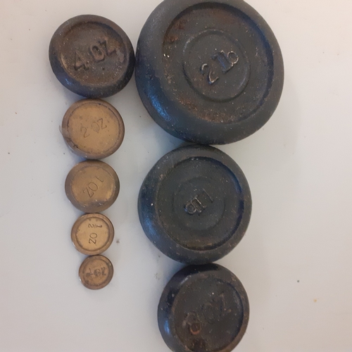 105 - Set of cast iron and brass weights from 2lb through to 1/4 oz