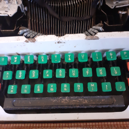 21 - Childs size vintage typewriter. No makers mark, possibly Lilliput. Circa 1950s. Needs cleaning upand... 