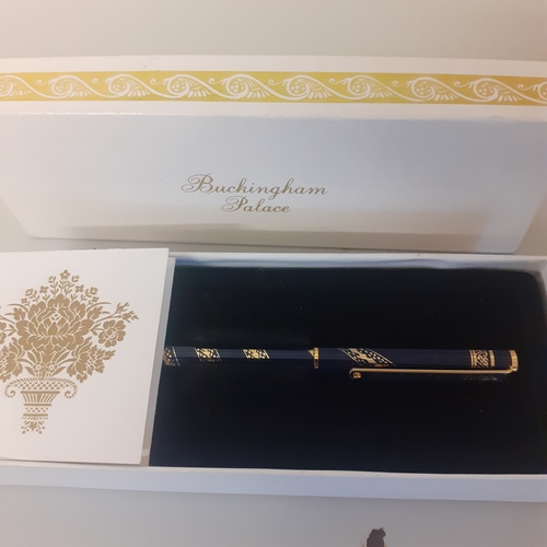 24 - Buckingham Palace souviner pen. Gold plated snake design. With certificate and box.