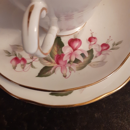 125 - Duchess Fuschia part tea service. 6 trios, sugar bowl and milk jug.