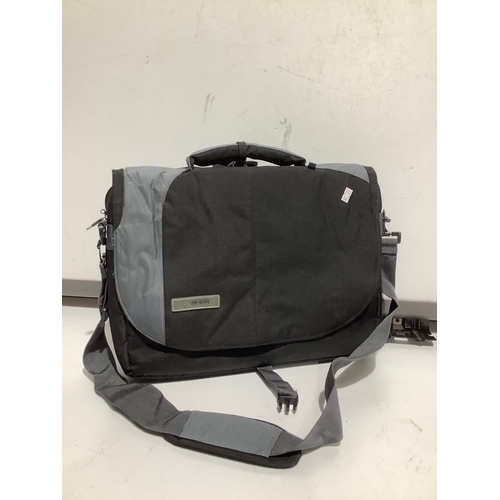 325 - Tech air laptop bag with different compartment and padlock