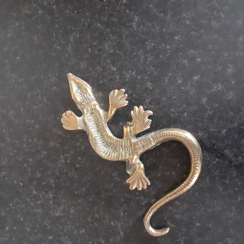 141 - Brass lizard ornament. Nice detail  Approx 15cm