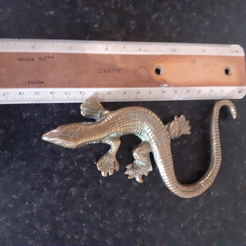 141 - Brass lizard ornament. Nice detail  Approx 15cm