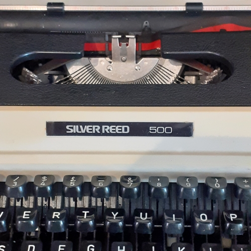 144 - Vintage Silver Reed 500 typewriter. Good working condition, possibly needs new ribbon.