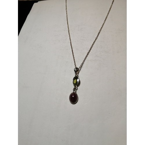 23A - Silver necklace set with a green and red gemstone 3.0 grams