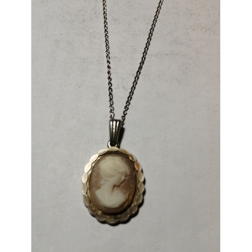 27A - Silver necklace with cameo pendant 4.50 grams