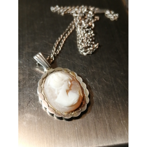 27A - Silver necklace with cameo pendant 4.50 grams