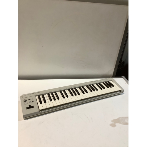 87 - Roland PC-180 electronic midi keyboard