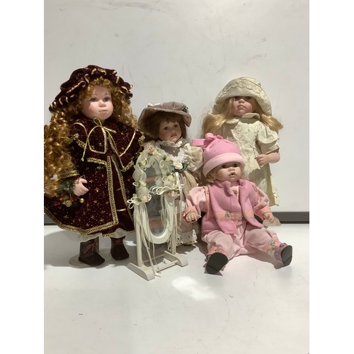 4-leonardo-porcelain-collectors-dolls