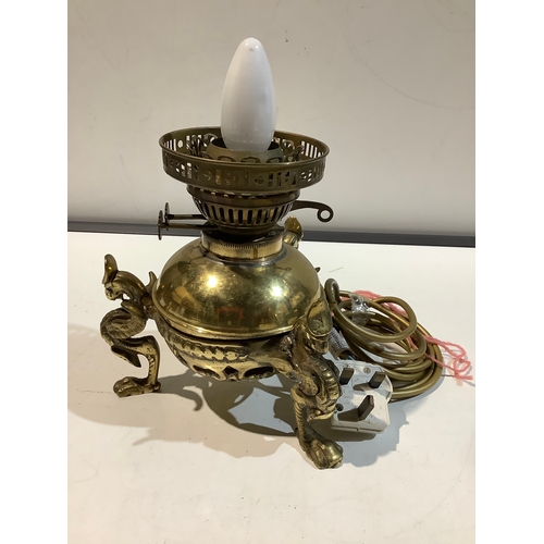 45 - Decorative brass oil lantern lamp