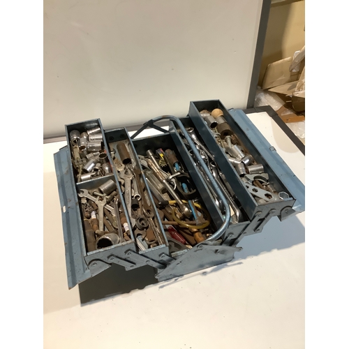 291 - Heavy duty metal tool box with contents of spanner’s & sockets