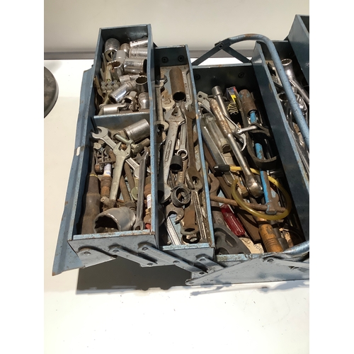 291 - Heavy duty metal tool box with contents of spanner’s & sockets