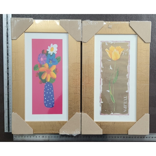 318 - 2 prints with gold coloured frames. Vase of flowers and a tulip. Individually sealed. Size: 28cmx 38... 