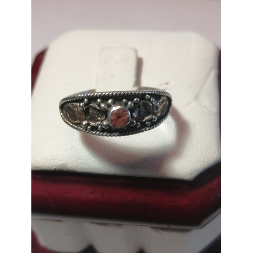 26A - Silver ring Gothic design with single pink gemstone 2.0 grams Size N