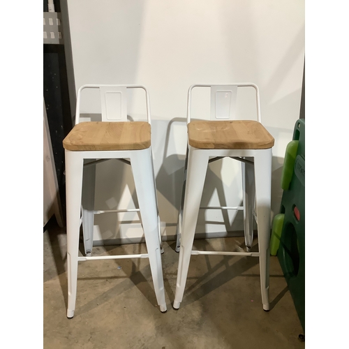 393 - 2x bar stools