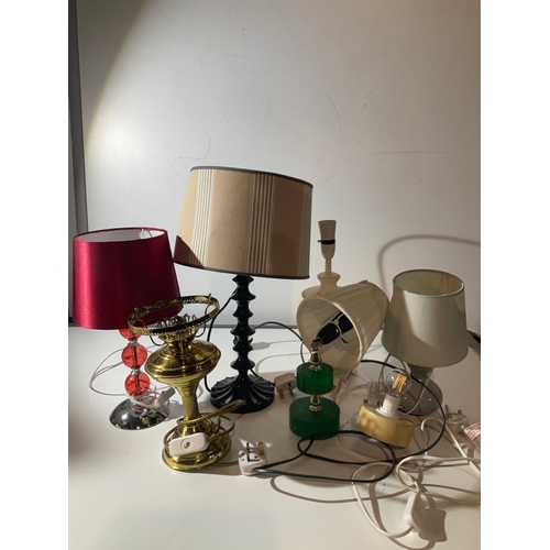 399 - Variety of table lamps and shades