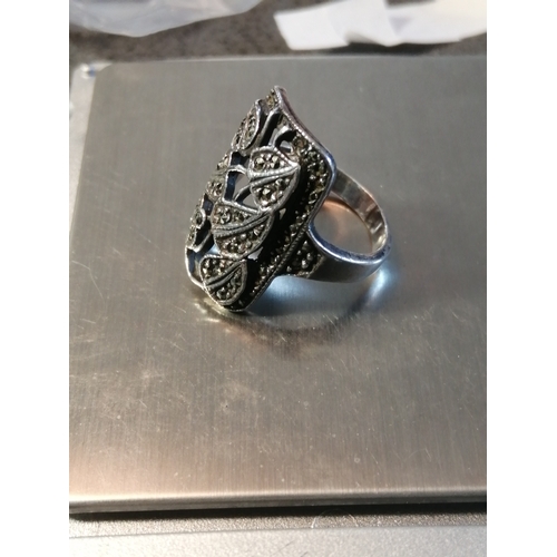 28A - Silver ring with beautiful gemstone encrusted filigree design 7.41 grams