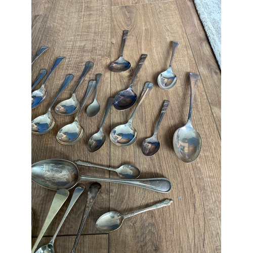 176A - Large quantity of silver plated EPNS & potentially silver stamped spoons