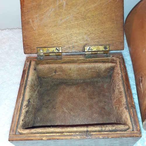 15 - 2 lovely sold wood items. A hinged lidded box with suede lining and a solid beaker type receptacle. ... 