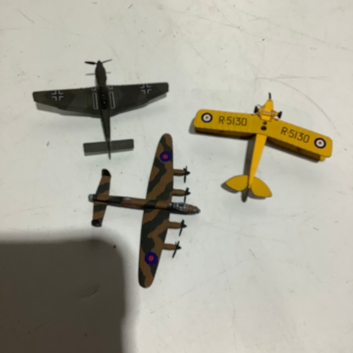 81 - 3x small model planes