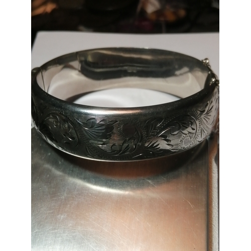 29A - Silver bangle 30.08