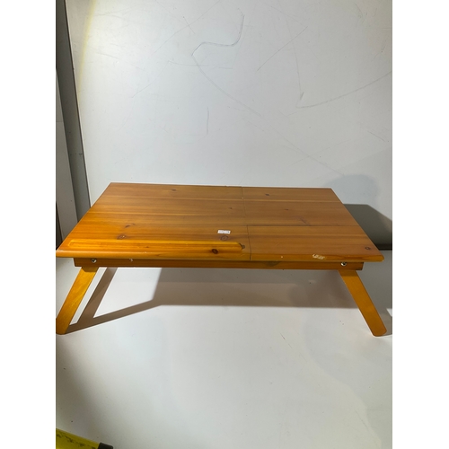 140 - Small foldable coffee table