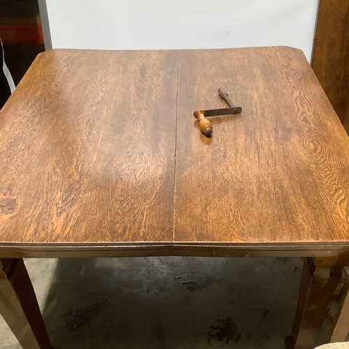 428 - Vintage hand crank adjustable oak table with 6x chairs