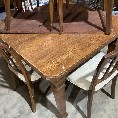 428 - Vintage hand crank adjustable oak table with 6x chairs