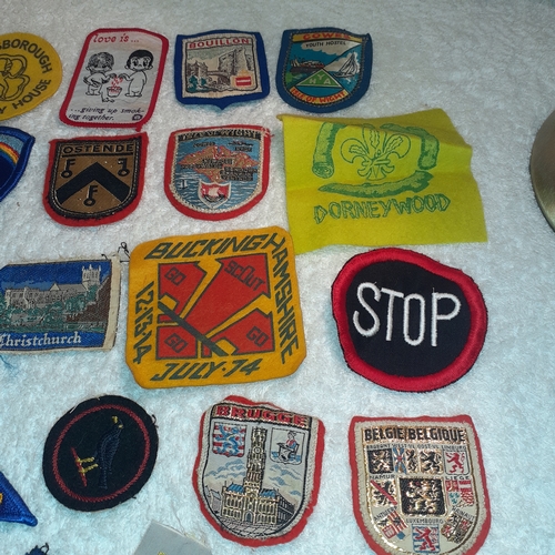 36 - A collection of mostly vintage sewing on badges and patches.