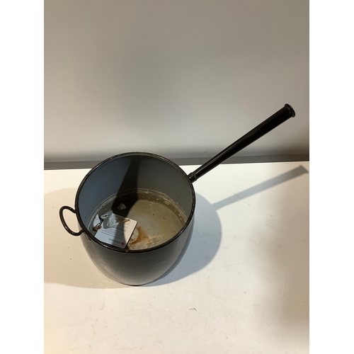 5 - Large 27cm diameter enamel cooking pot with long handle