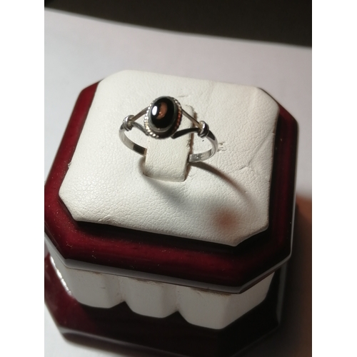 20A - Silver ring set with single black gemstone 1.04 grams Size M