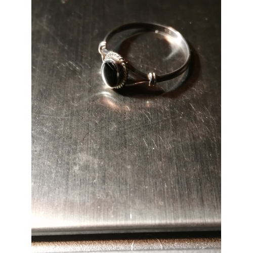 20A - Silver ring set with single black gemstone 1.04 grams Size M