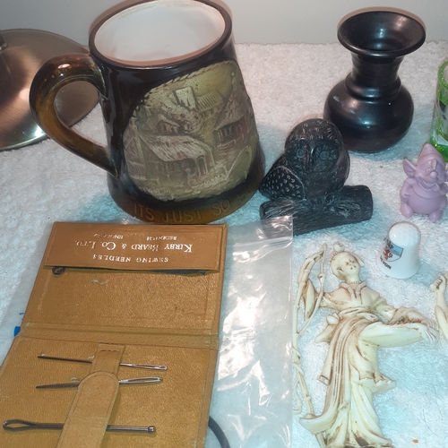 2 - An interesting lot of vintage and collectable items including Great Yarmouth Pottery mug, Prinknash,... 